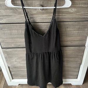 Flea style rhinestone outlined around the top